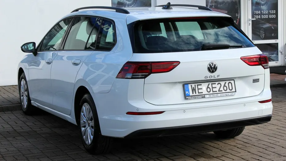 VOLKSWAGEN Golf -