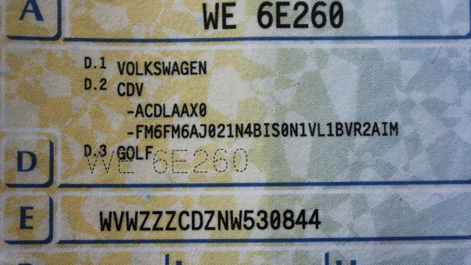VOLKSWAGEN Golf -