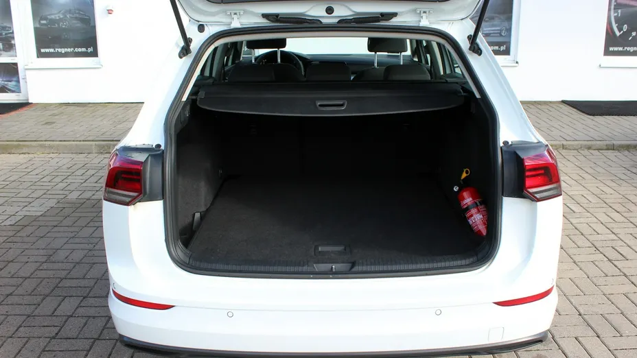 VOLKSWAGEN Golf -