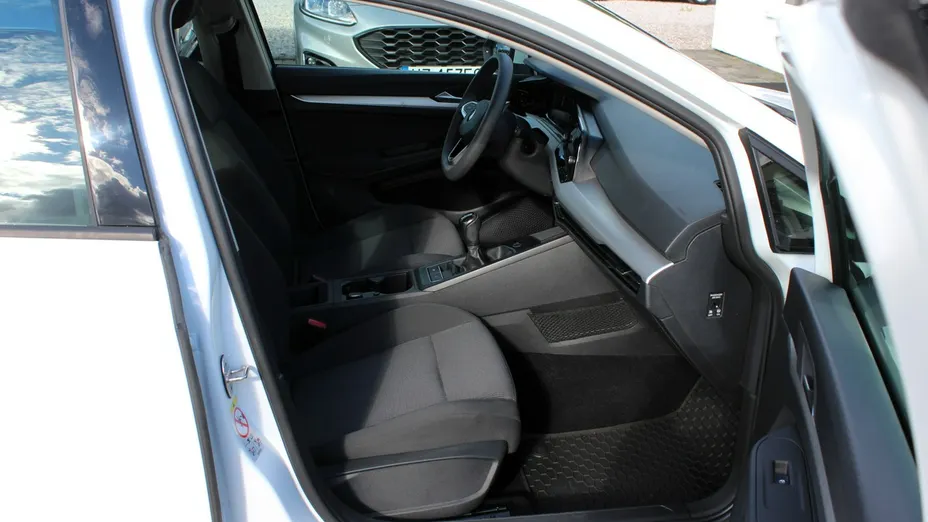 VOLKSWAGEN Golf -