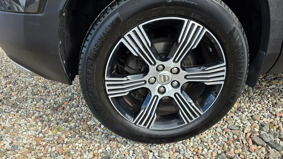 VOLVO XC40 -