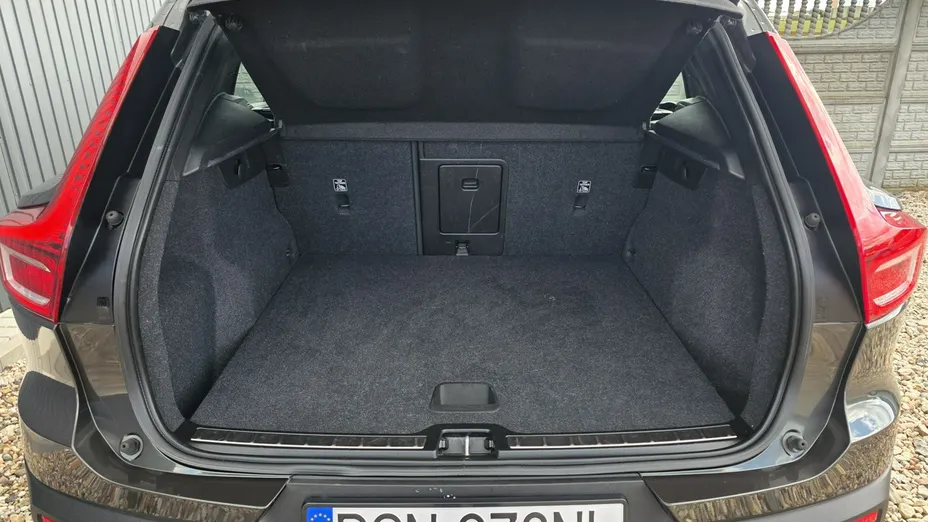 VOLVO XC40 -