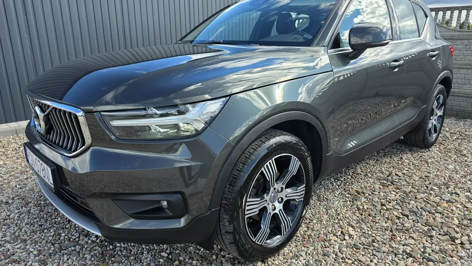 VOLVO XC40 -