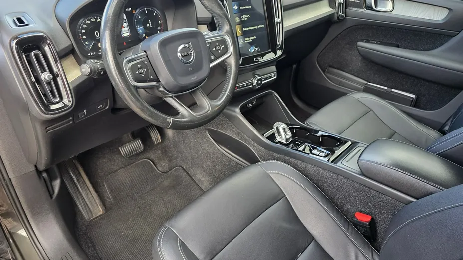 VOLVO XC40 -