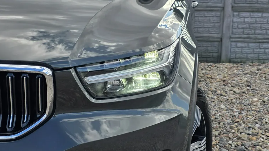VOLVO XC40 -