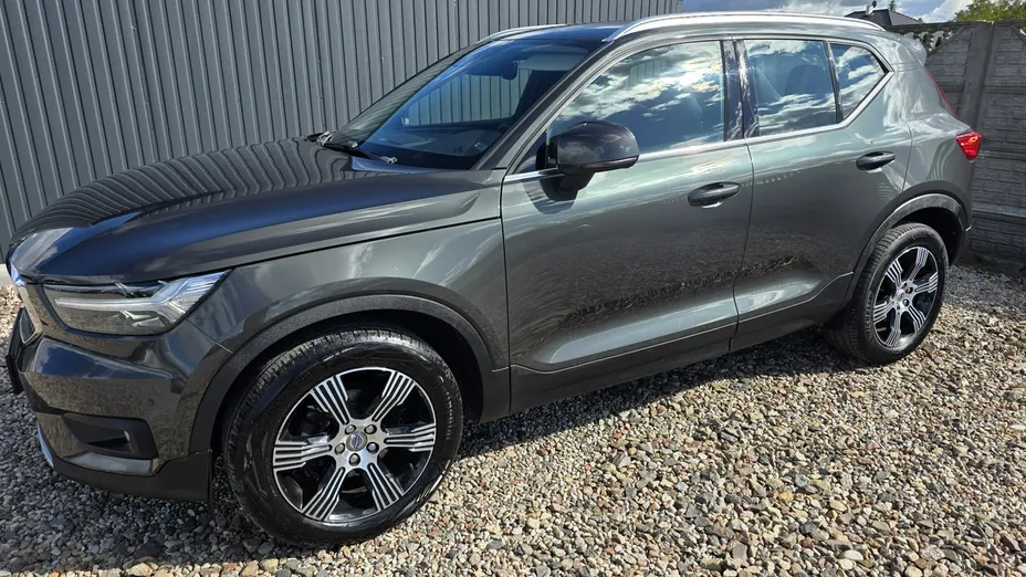 VOLVO XC40 -