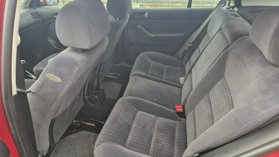 VOLKSWAGEN Golf -