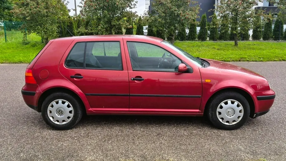 VOLKSWAGEN Golf -