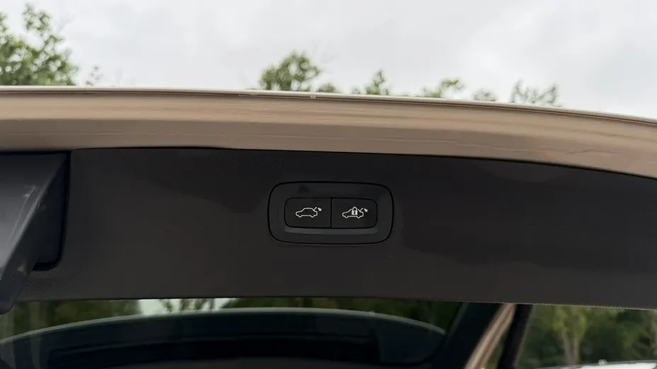 VOLVO XC90 -