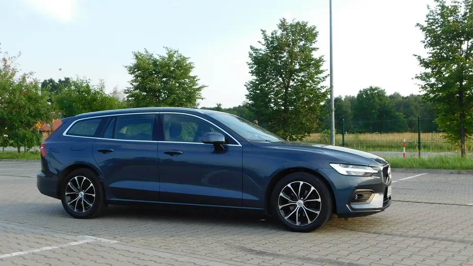 VOLVO V60 -