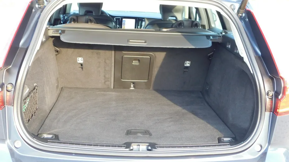 VOLVO V60 -