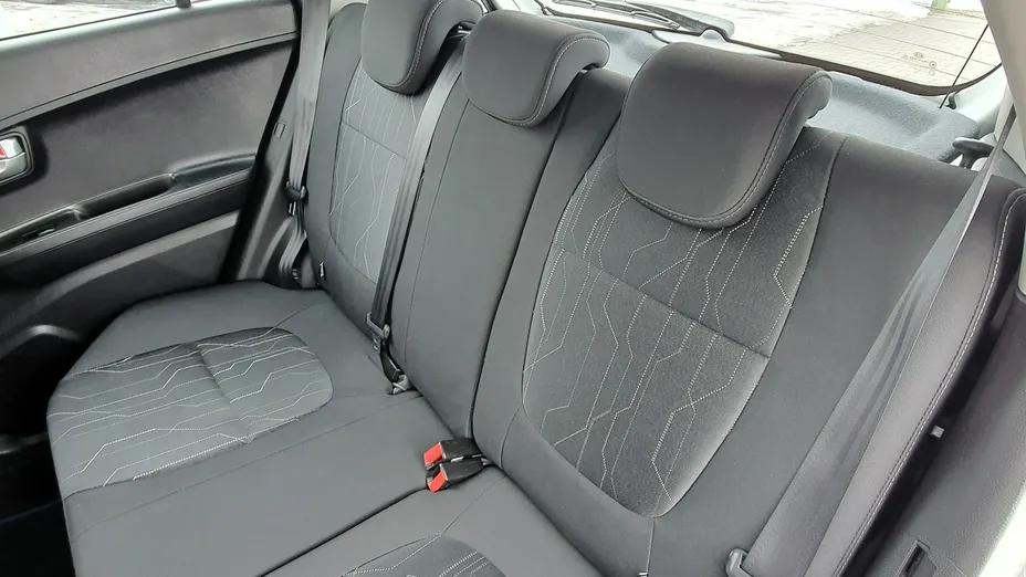 TOYOTA Yaris -