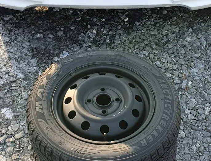 TOYOTA Yaris -