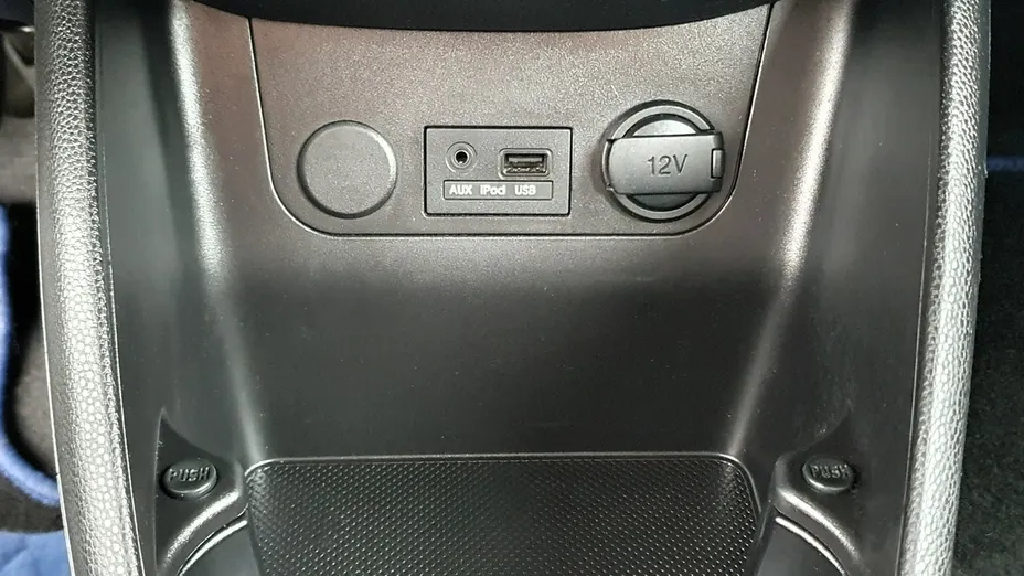 TOYOTA Yaris -