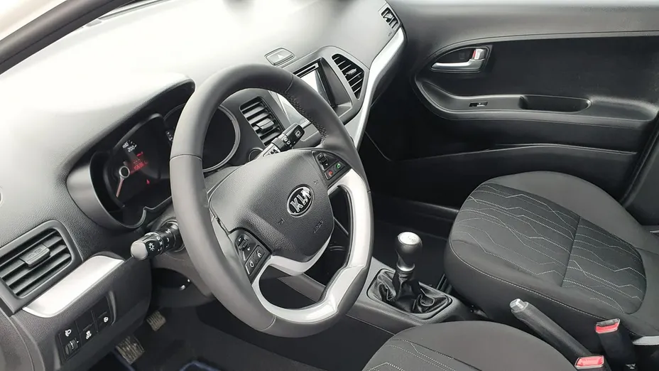 TOYOTA Yaris -