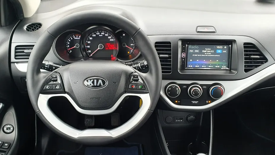 TOYOTA Yaris -