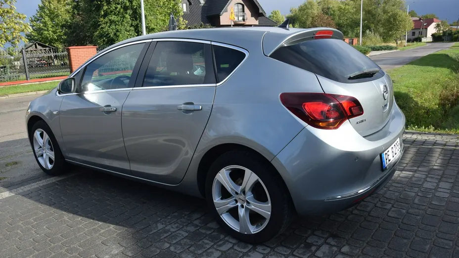 OPEL Astra -