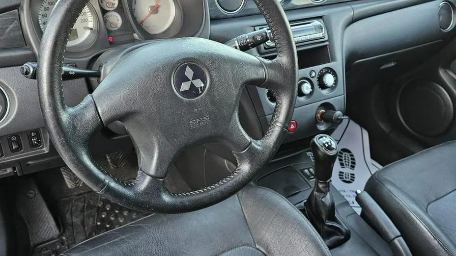 MITSUBISHI Outlander -