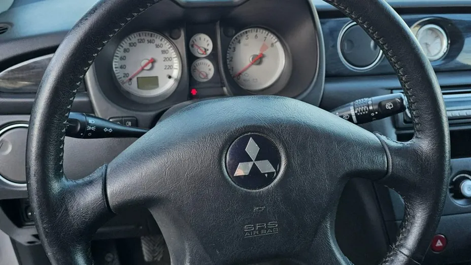 MITSUBISHI Outlander -