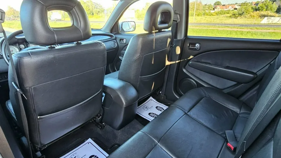 MITSUBISHI Outlander -