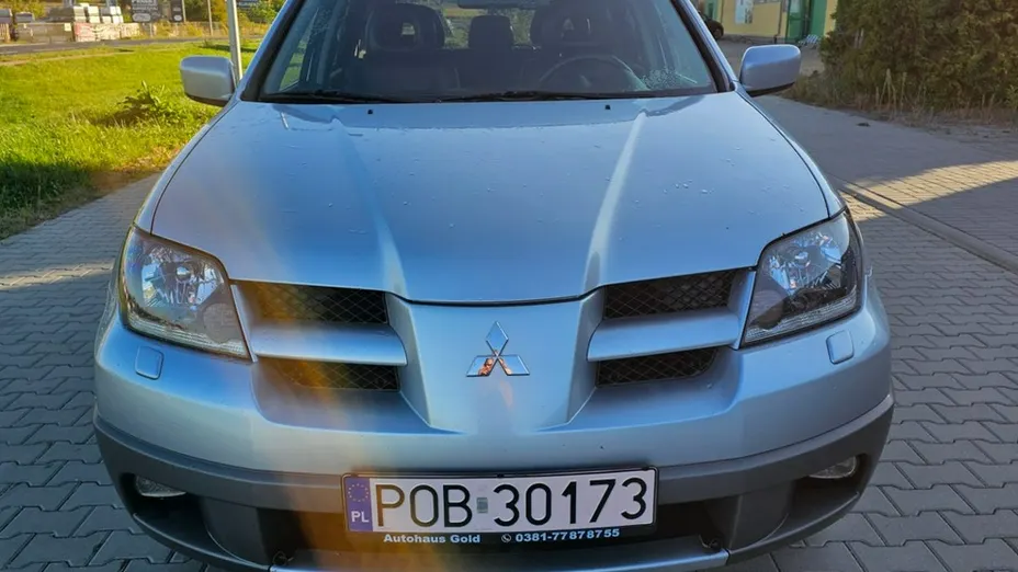 MITSUBISHI Outlander -