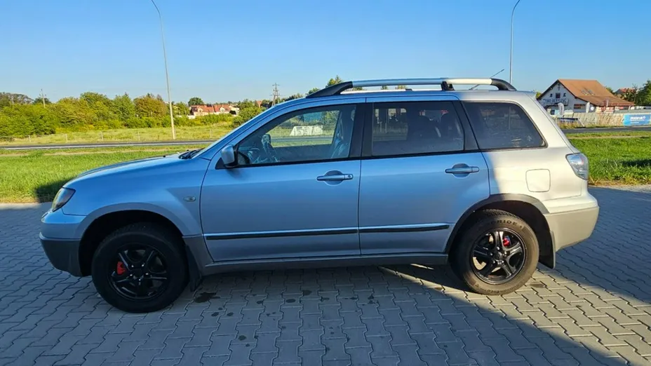 MITSUBISHI Outlander -
