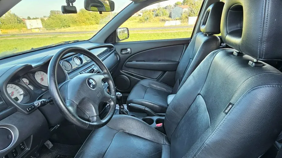 MITSUBISHI Outlander -