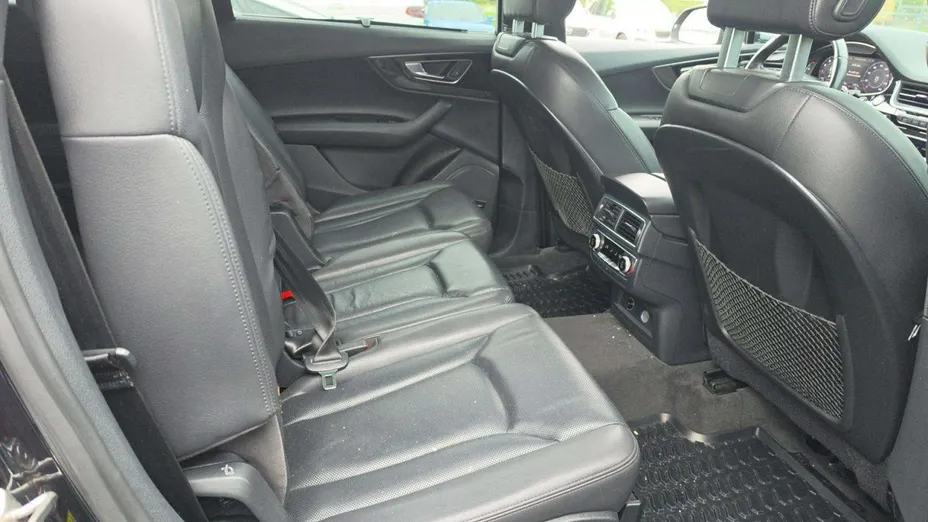 AUDI Q7 -