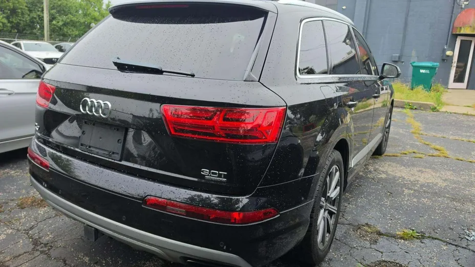 AUDI Q7 -