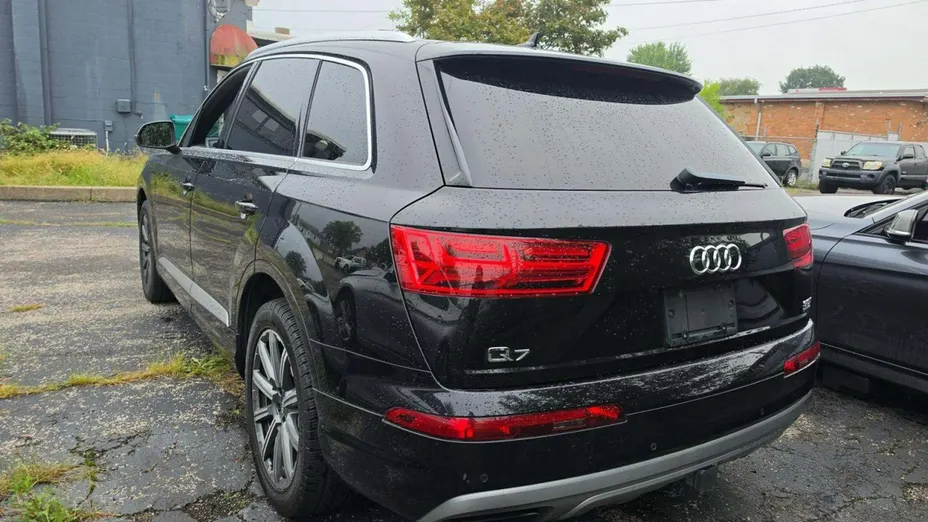 AUDI Q7 -