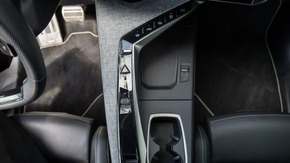 PEUGEOT 3008 -