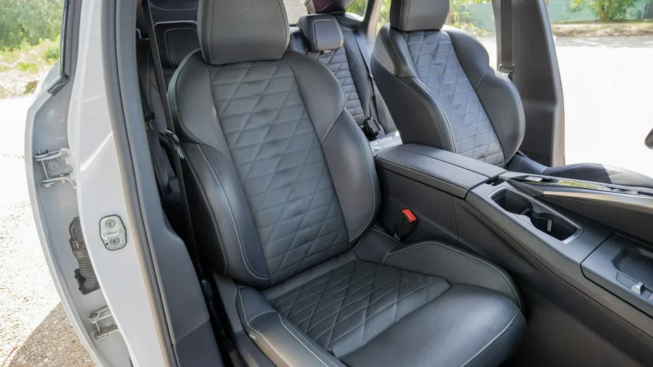 PEUGEOT 3008 -