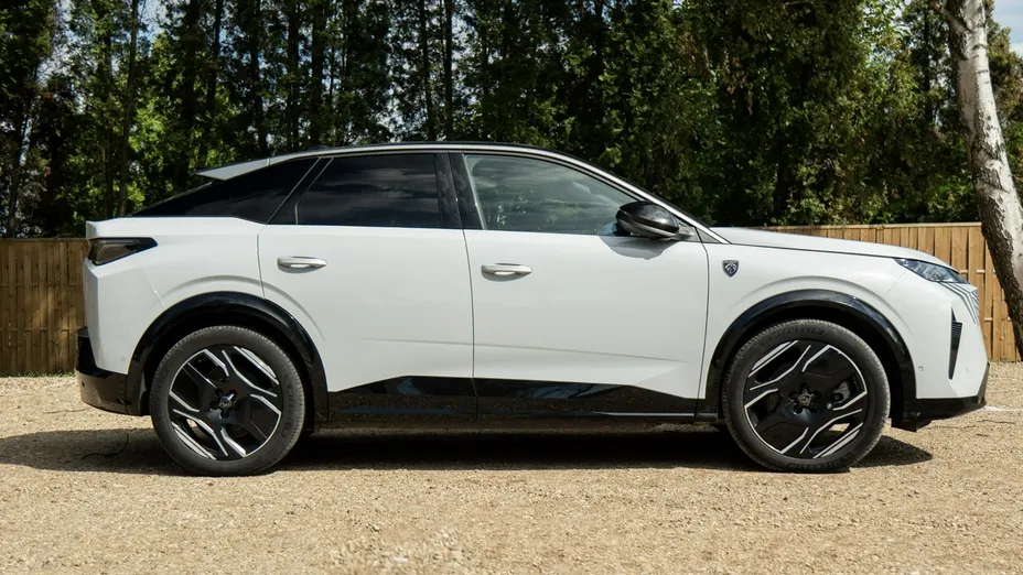 PEUGEOT 3008 -