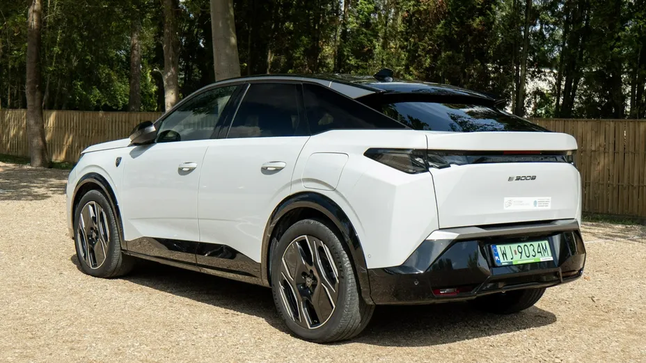 PEUGEOT 3008 -