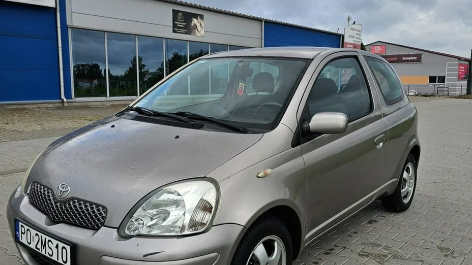TOYOTA Yaris -