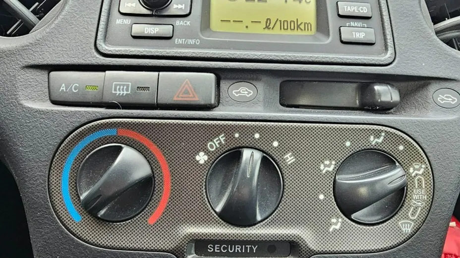 TOYOTA Yaris -