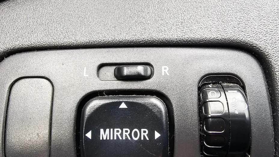 TOYOTA Yaris -