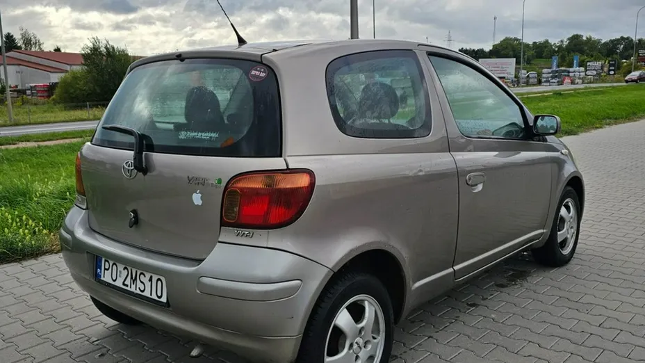 TOYOTA Yaris -