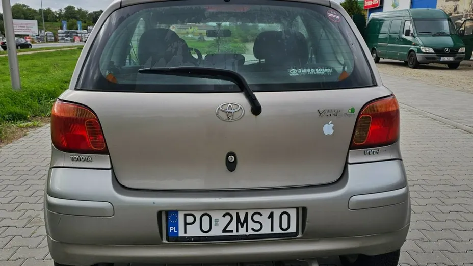 TOYOTA Yaris -