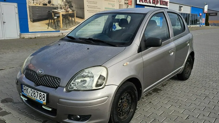 TOYOTA Yaris -