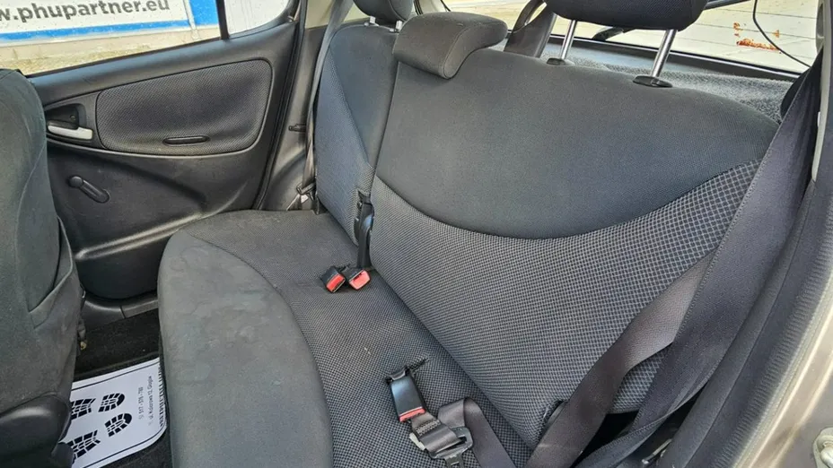 TOYOTA Yaris -