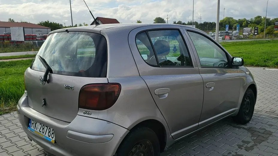 TOYOTA Yaris -