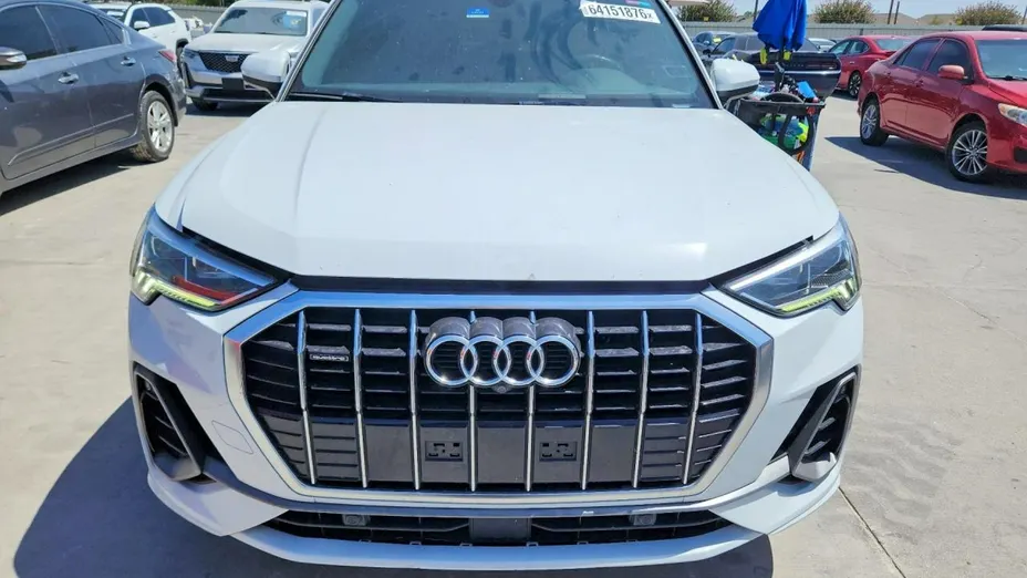 AUDI Q3 -