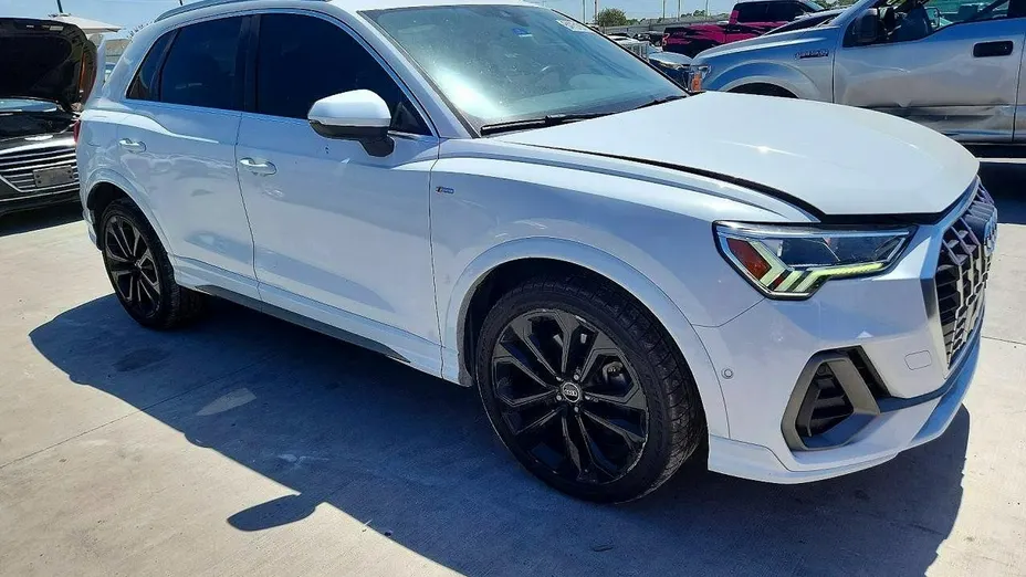 AUDI Q3 -