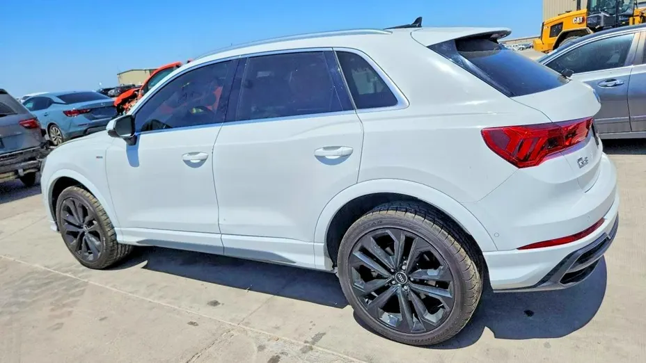 AUDI Q3 -