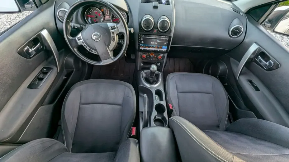 NISSAN Qashqai -