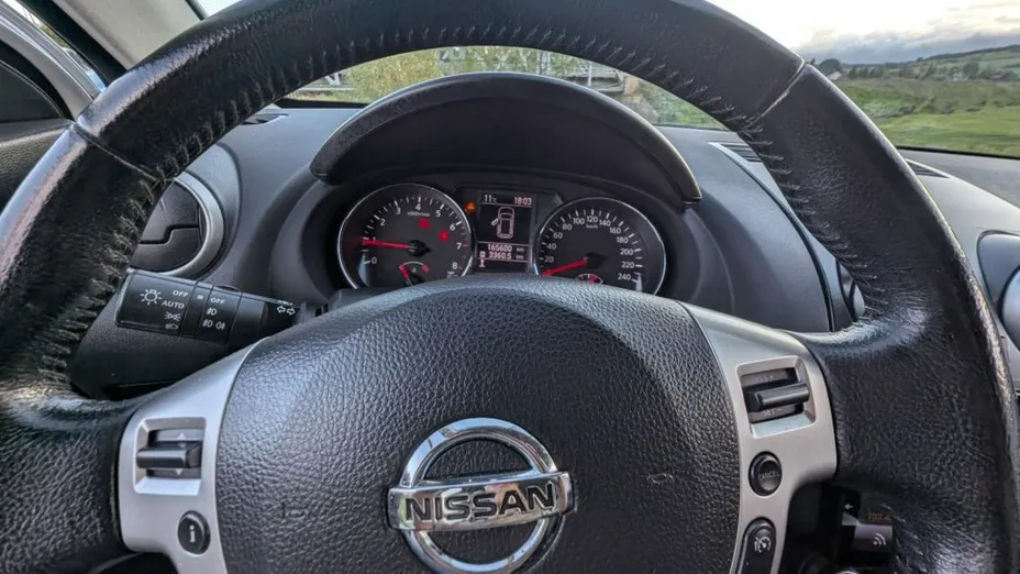 NISSAN Qashqai -