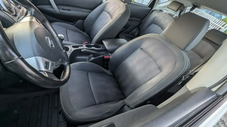 NISSAN Qashqai -