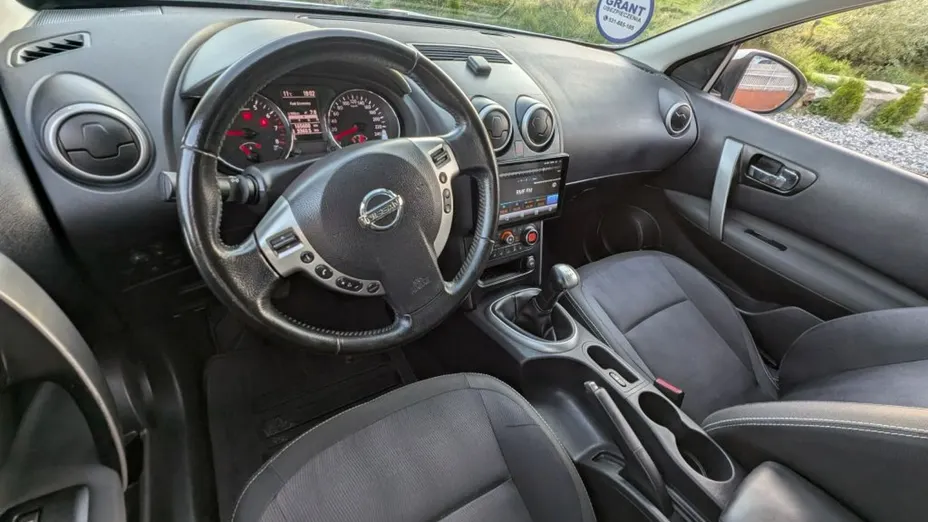 NISSAN Qashqai -