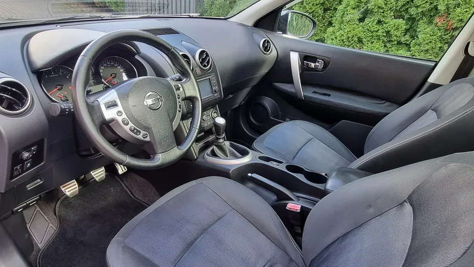 NISSAN Qashqai -